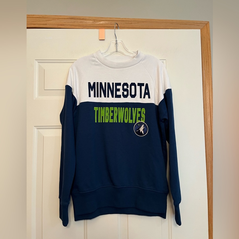 Women’s NBA Minnesota Timberwolves pullover crew sweatshirt. Size small